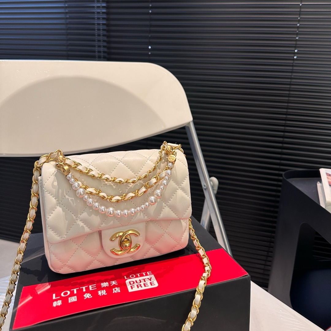 Chanel Mini Flap Bag Shiny Imitation Pearls And Gold Tone Metal White 17Cm AS4384 B15773 U2361
