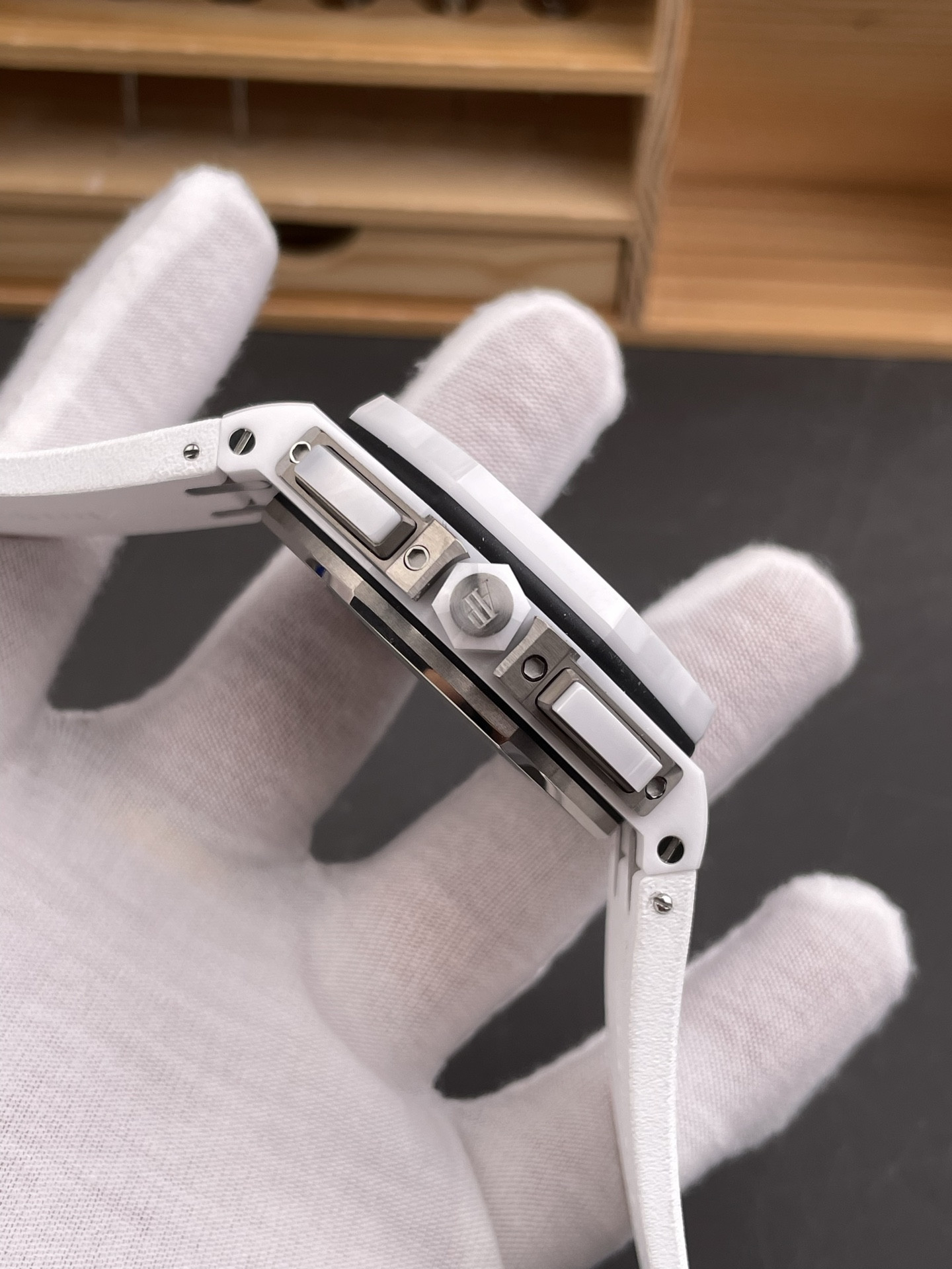 Royal Oak 16202 White Ceramic