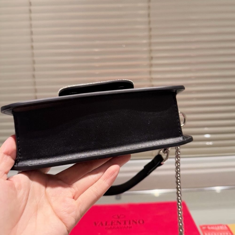 Valentino Garavani Locò Small Shoulder Bag With Jewel Logo Black 20Cm 7W2B0K53CWR 249