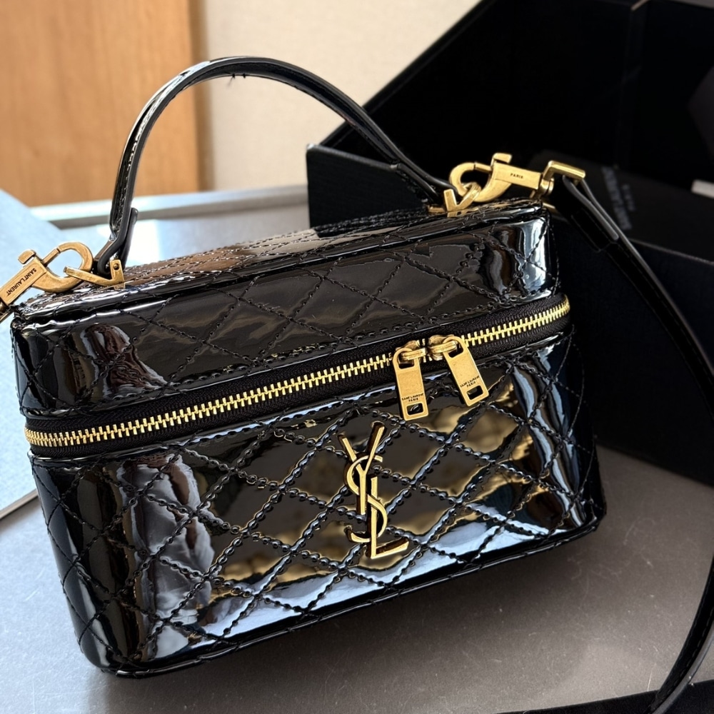Saint Laurent Gany Vanity Bag In Patent Leather Black 19Cm