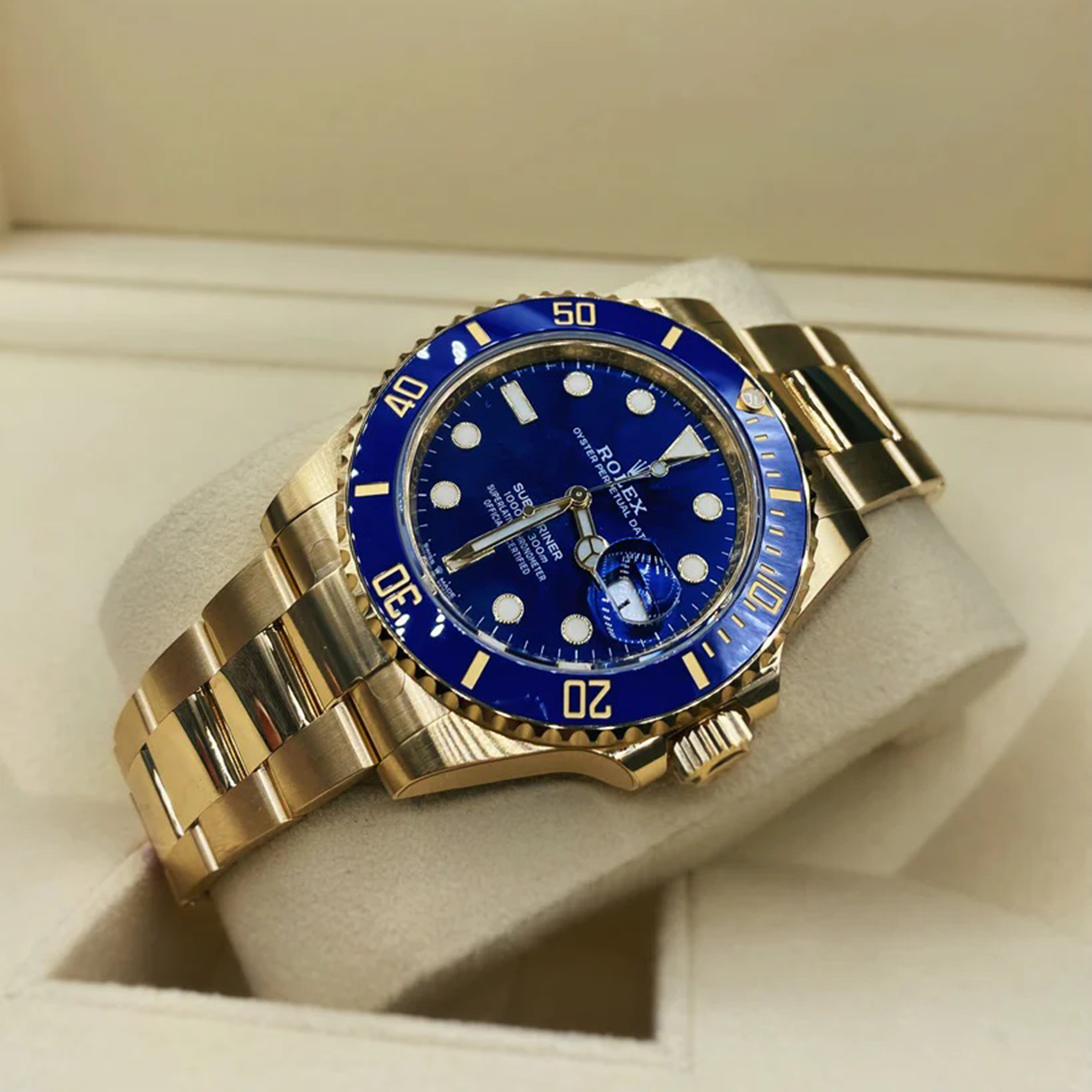 Rolex Submariner Date Oyster 18k Yellow Gold 41mm 126618LB-0002 Unworn
