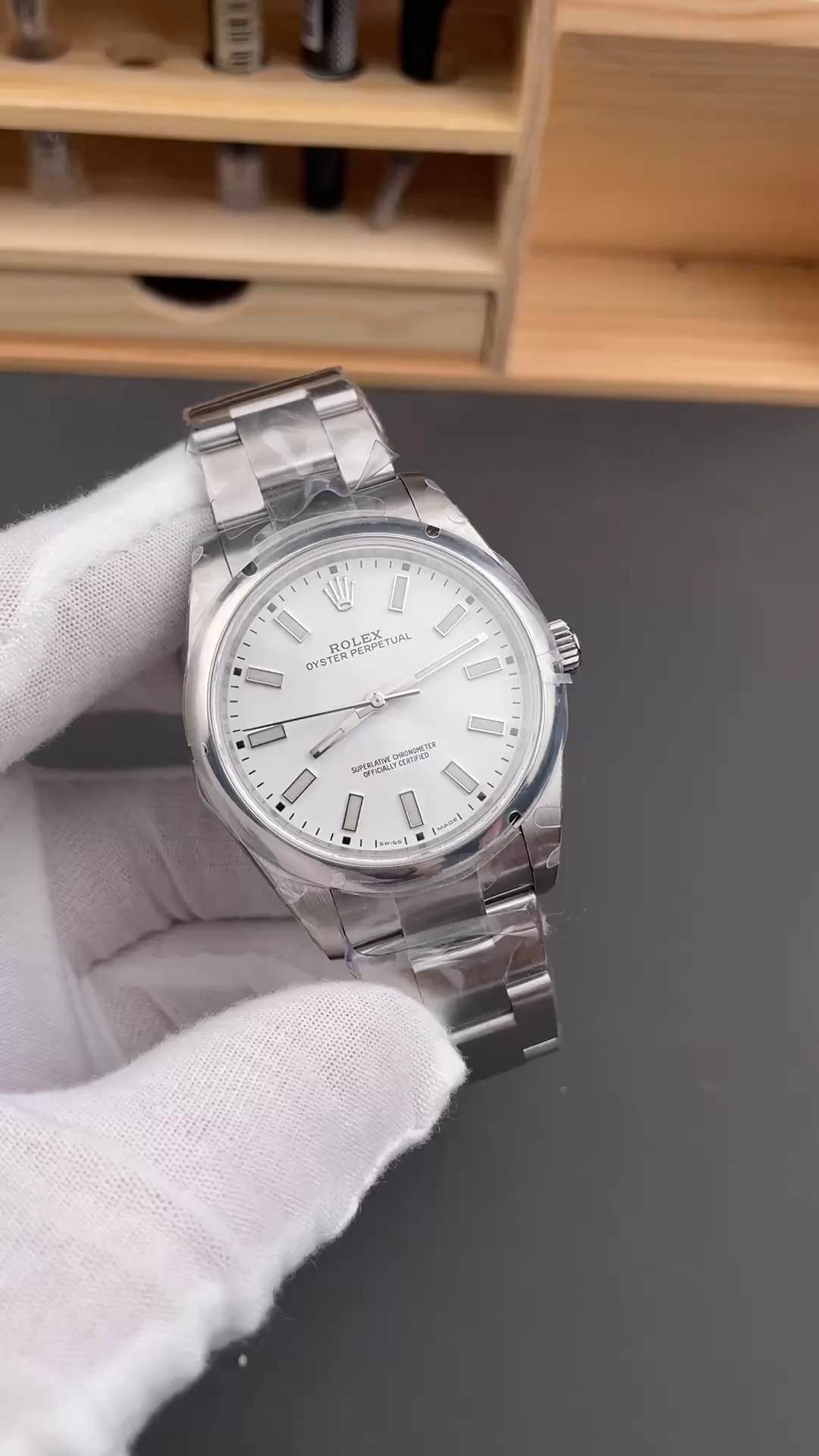 Rolex Oyster Perpetual 114300 White Dial 39mm Mens Replica Watch