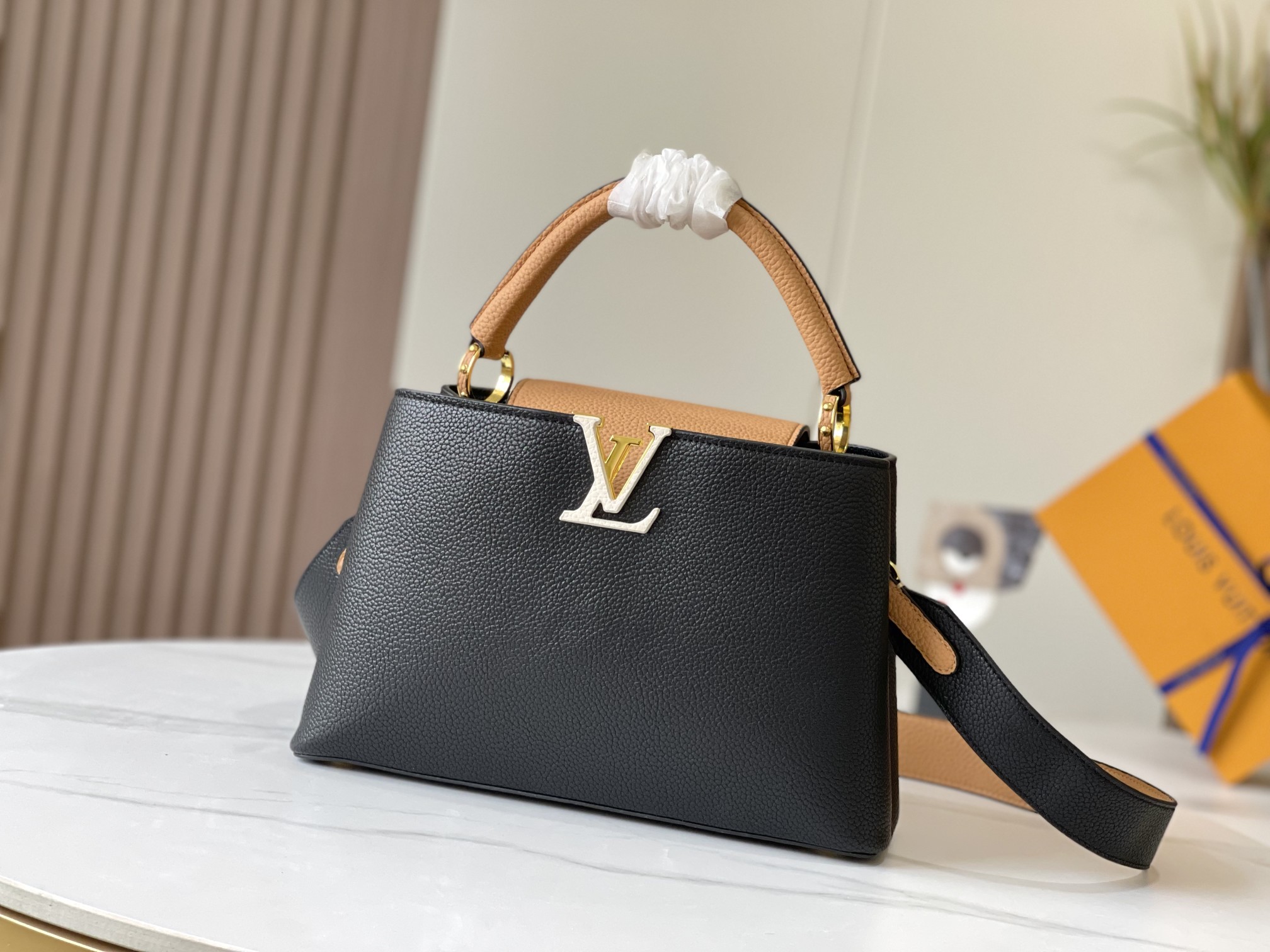Louis Vuitton Capucines BB Black Arizona 27Cm M59466