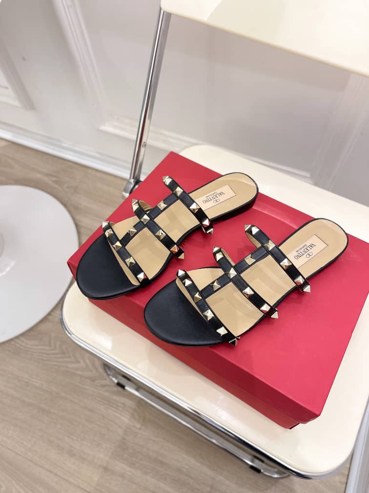 Valentino Garavani Rockstud Flat Slide Sandal Black 5W2S0C49Vod 0No