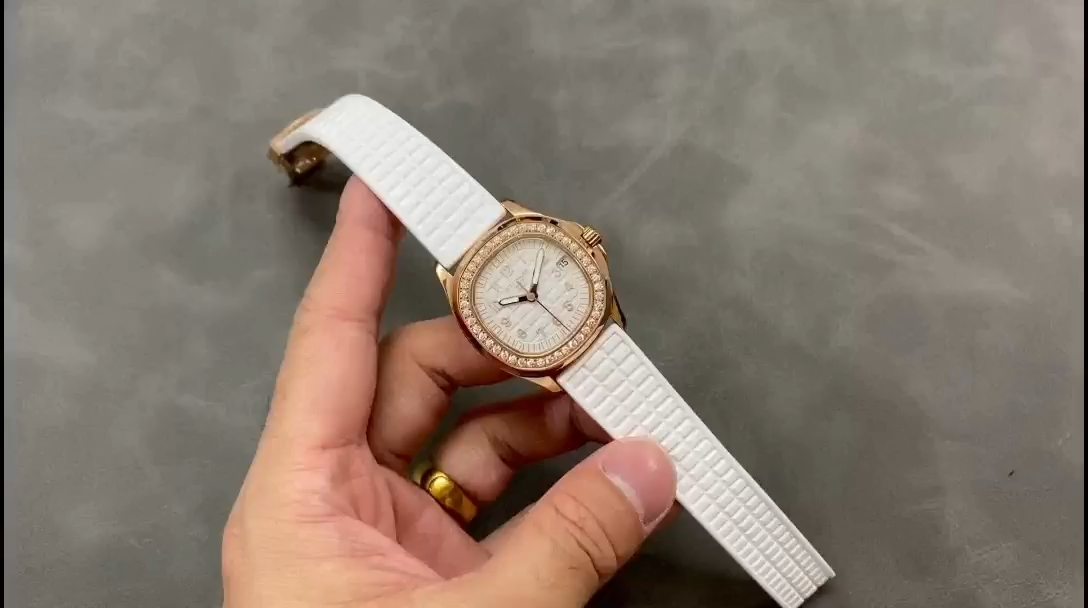Replica Patek Philippe Aquanaut Rose Gold White Dial 5068R 010 36mm Lady Watch