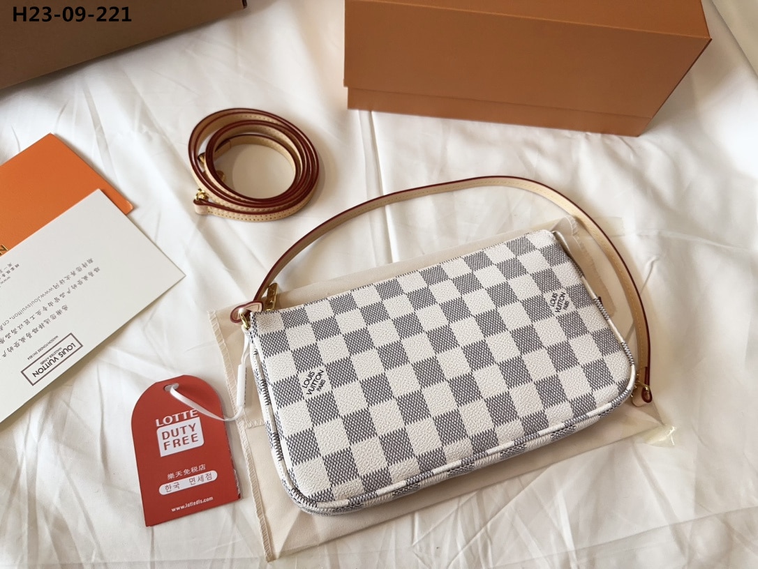 Louis Vuitton Pochette Accessoires Damier Azur 23Cm N41207
