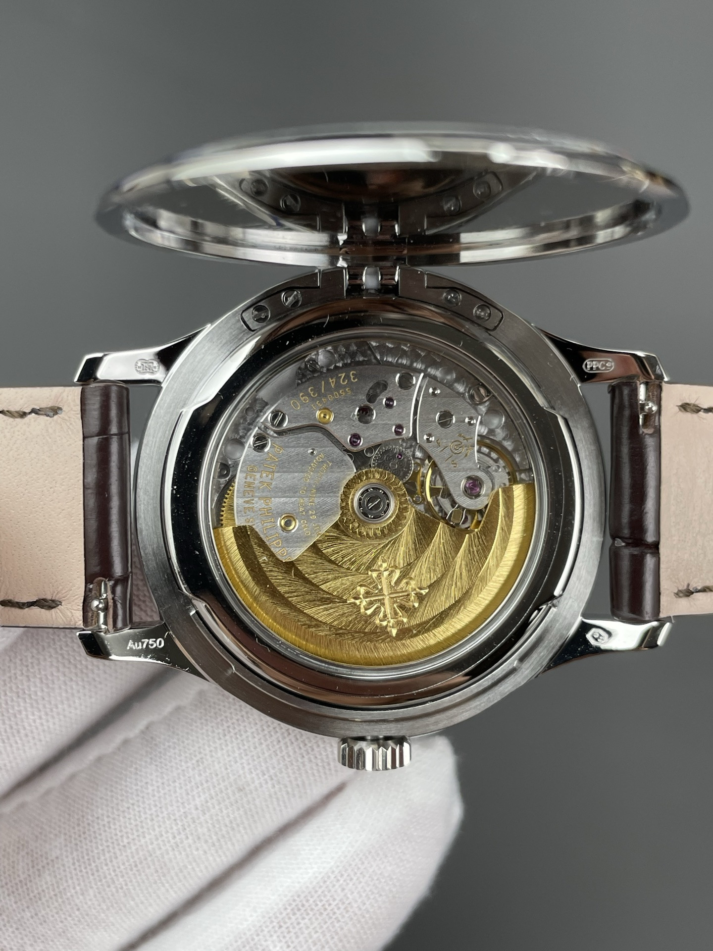 Patek Calatrava 5227G Officer Case White Gold Version