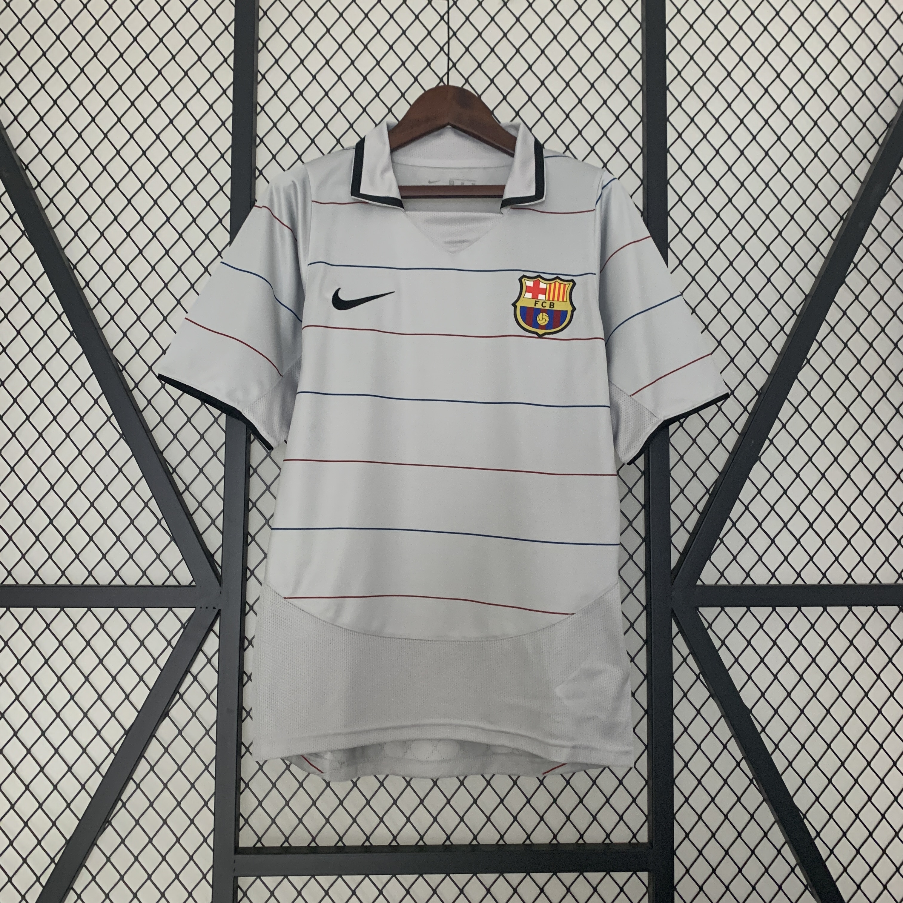Retro Barcelona 03-04 Away Stadium Jersey