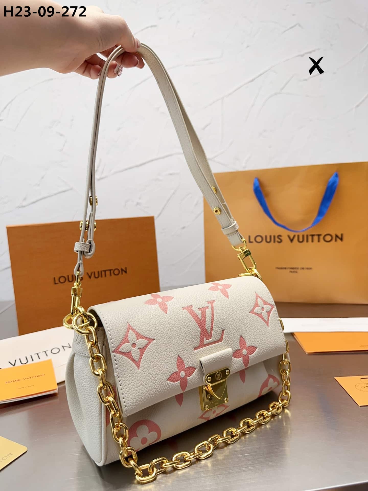 Louis Vuitton Favorite White And Pink 23Cm