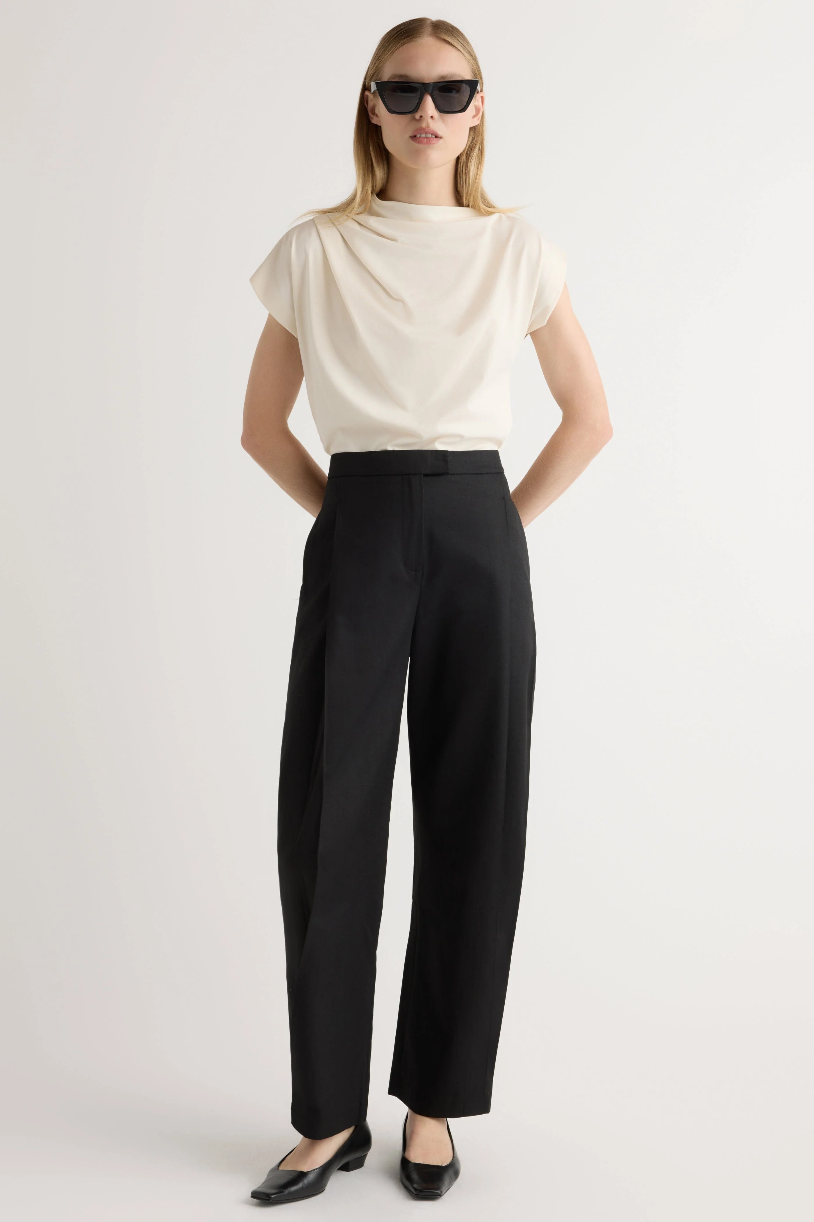 Lucia Tailored Barrel-Leg Pant