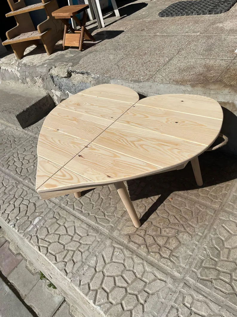 Heart-Shaped Foldable Picnic Table