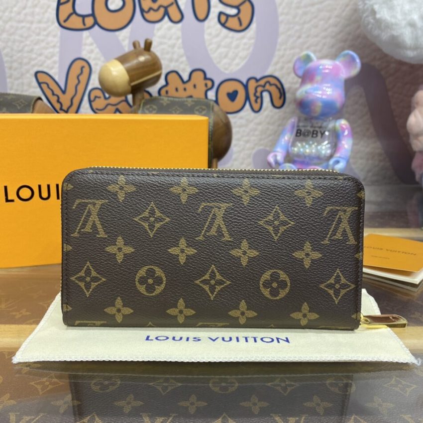 Louis Vuitton Zippy Wallet  Rabbit