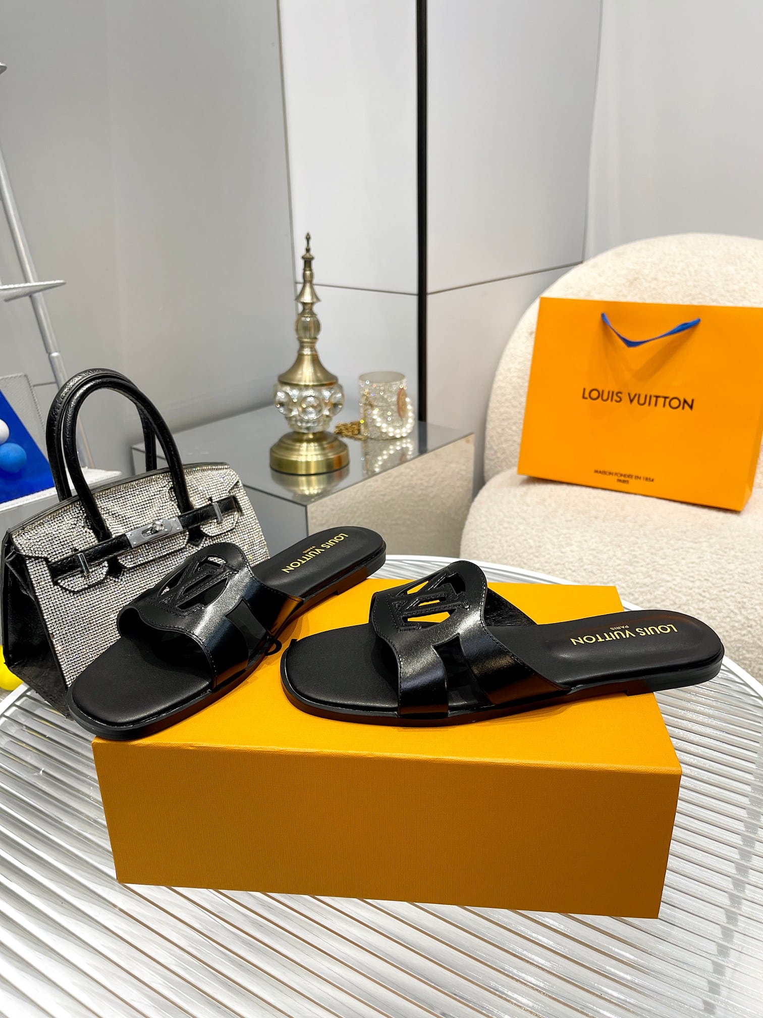 Louis Vuitton Lv Isola Flat Mule Black 1Abp0E