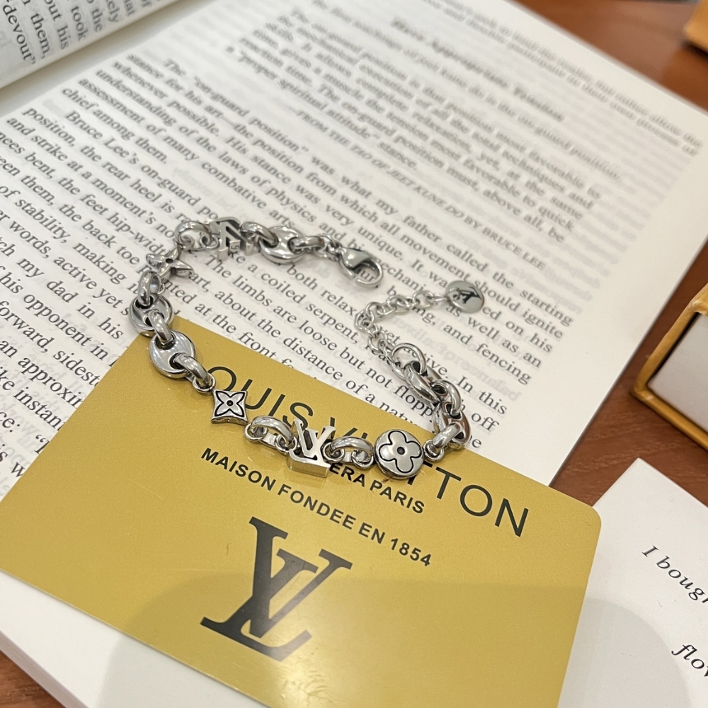 Louis Vuitton Lv Sailor Medium Bracelet Silver M03187