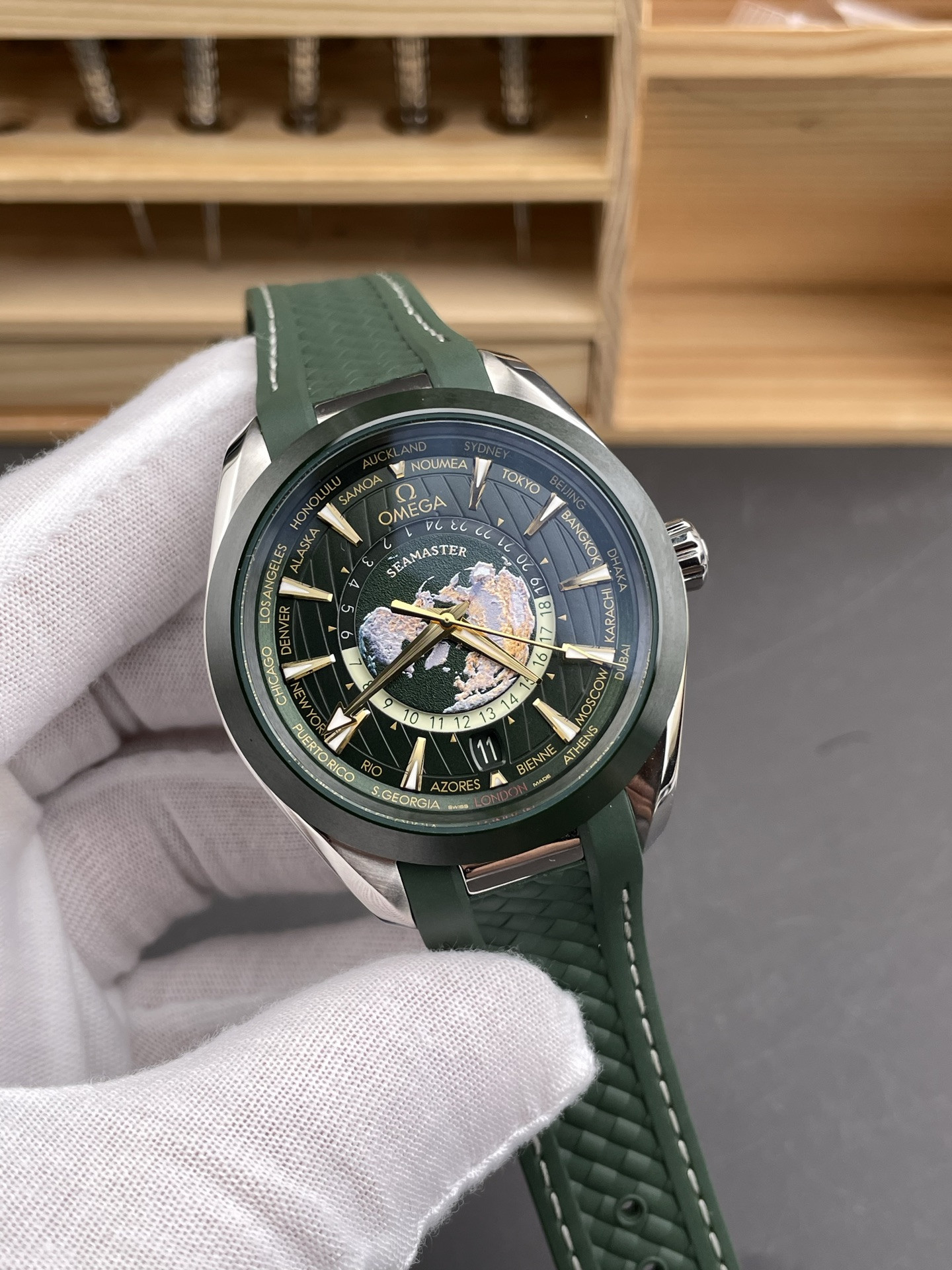 Worldtimer Green Seamaster 150M