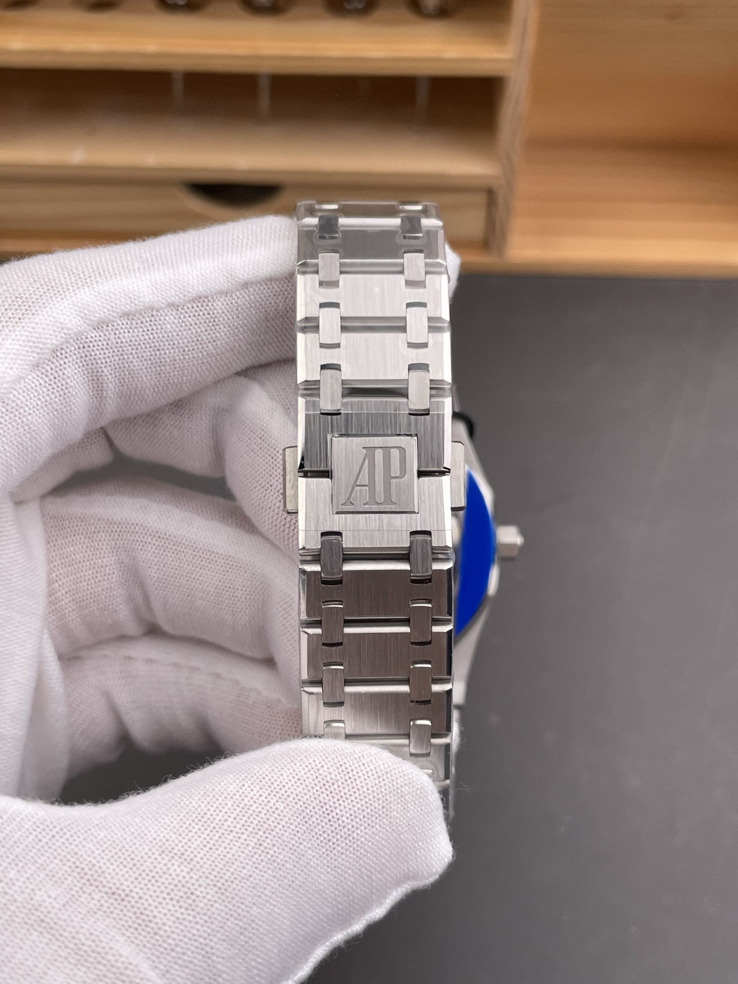 Royal Oak 16202 Blue Grained Dial