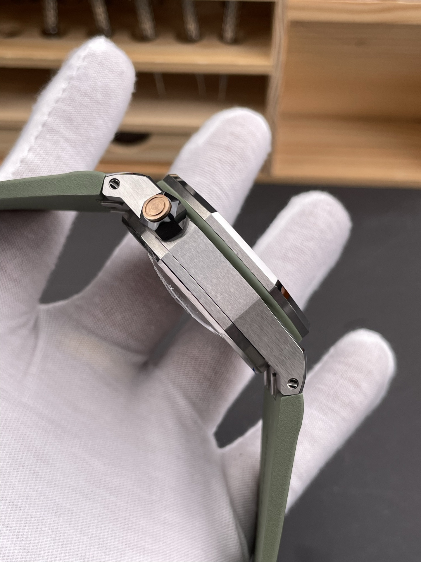 Royal Oak 15720 Avocado Green Dial