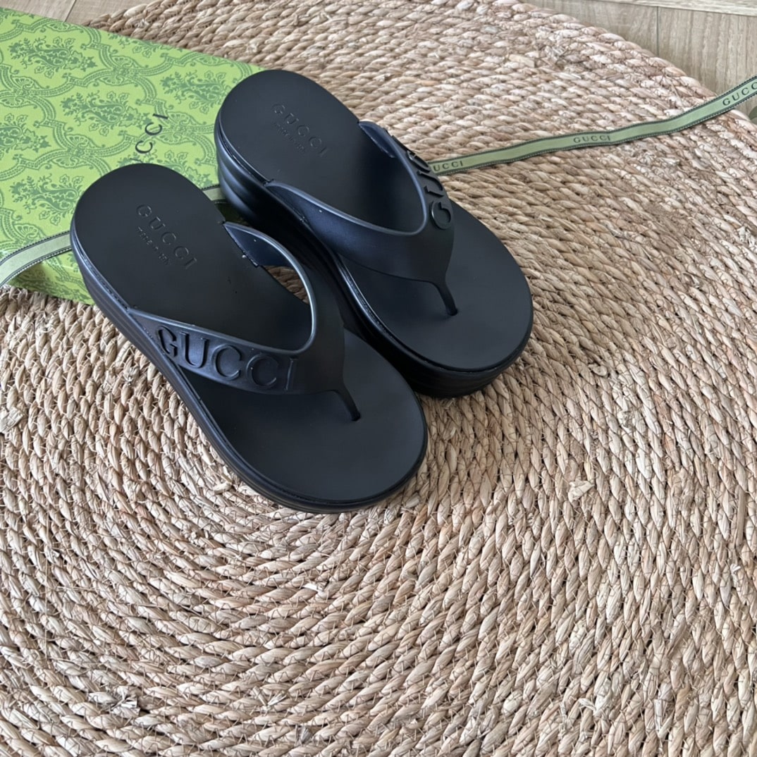 Gucci Tarifa Rubber Platform Flip Flops Black