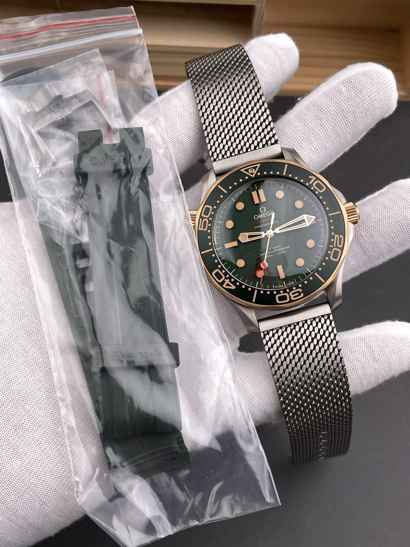 Seamaster 300 , No Time To Die 007 Bronze Gold Green Dial