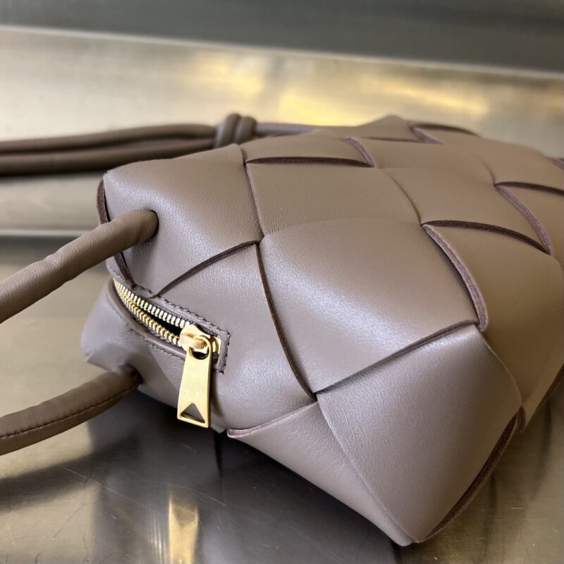 Replica Bottega Veneta Cassette Camera Bag