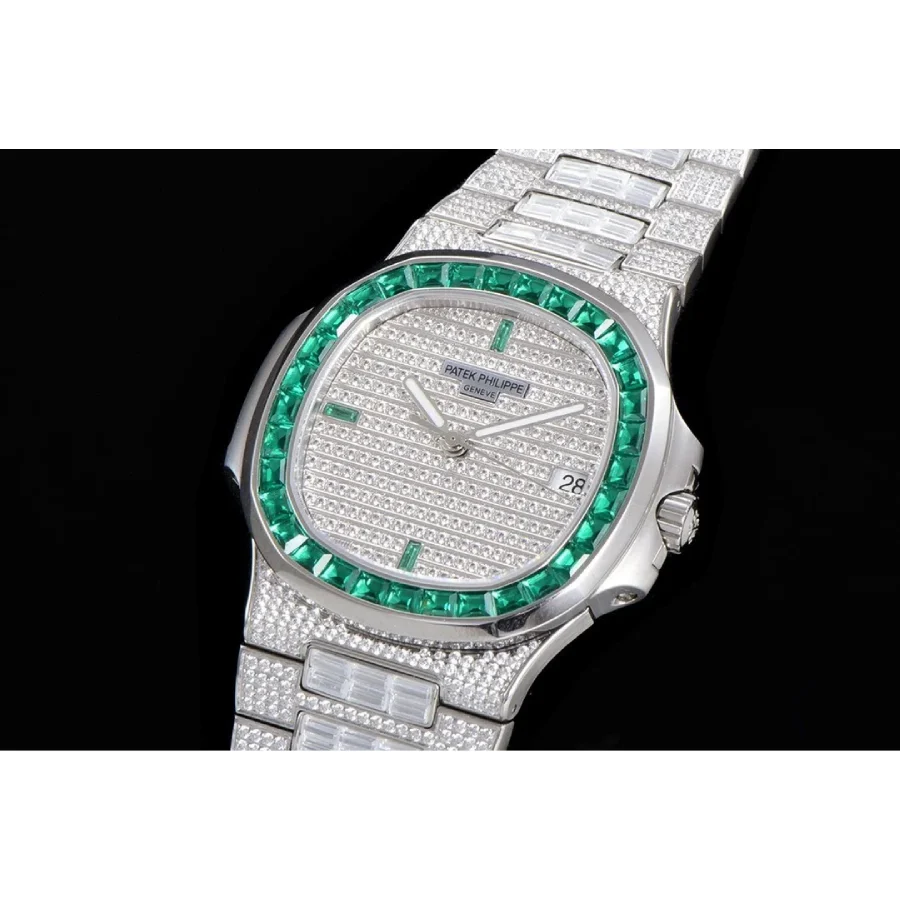 Patek Philippe Nautilus 5711/1300A Emerald Super Clone
