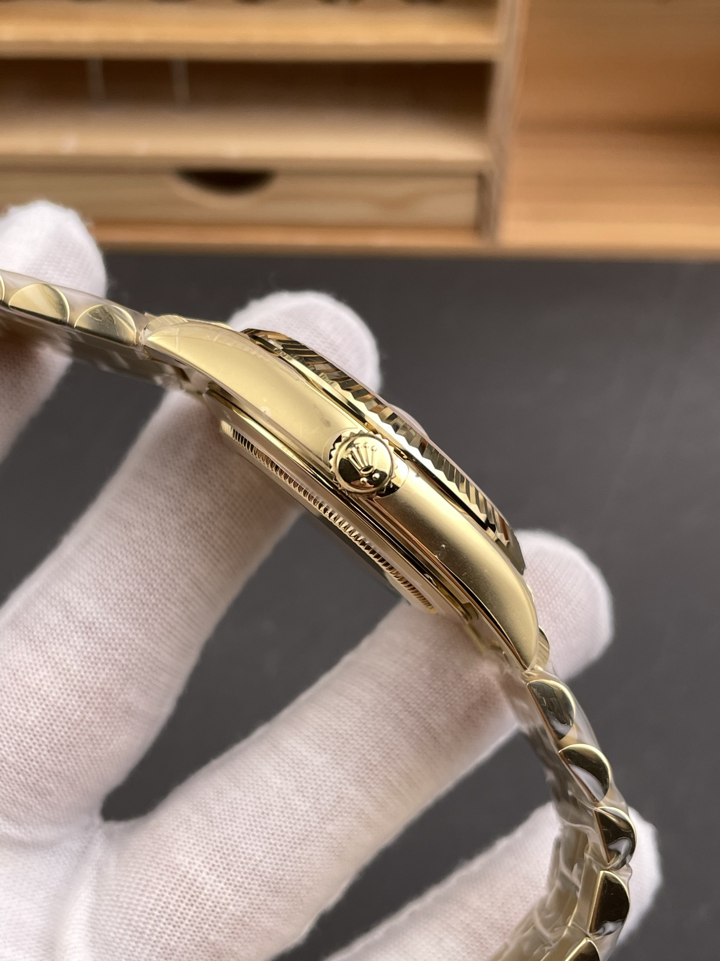 Yellow Gold White Roman Day-Date