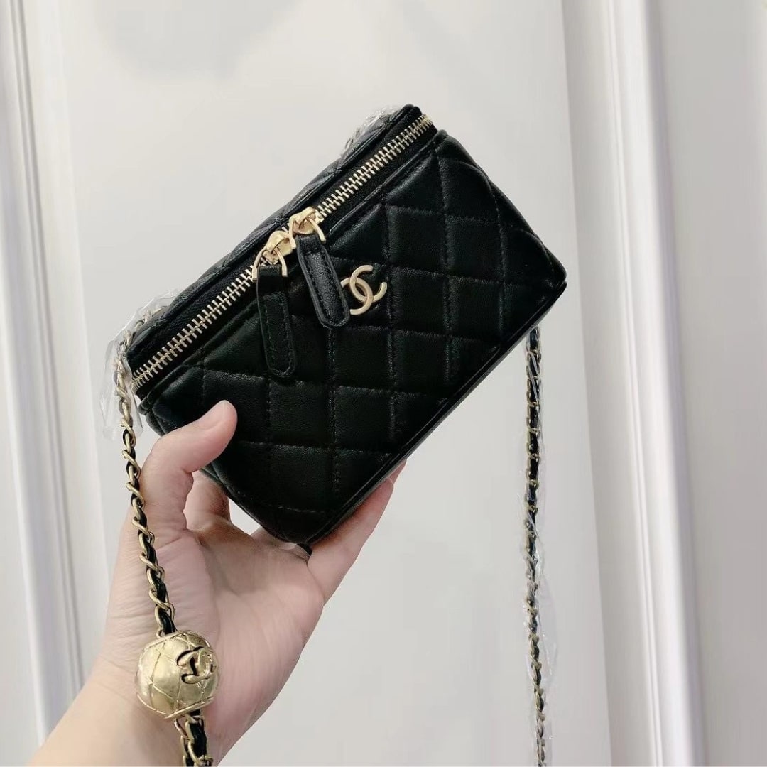 Chanel Pearl Crush Vanity Case With Chain In Black 17Cm
