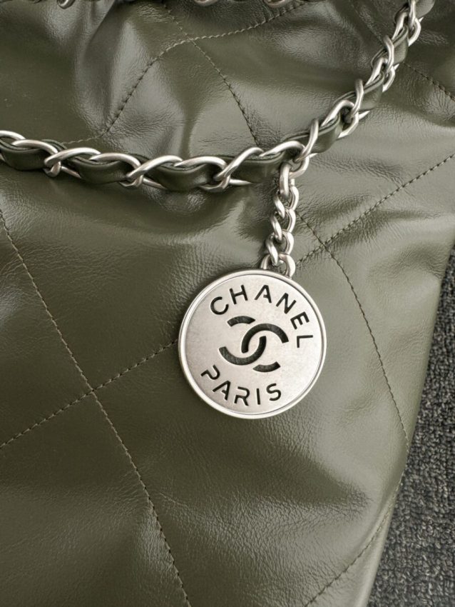 CHANEL 22 Medium Handbag Pink Greed