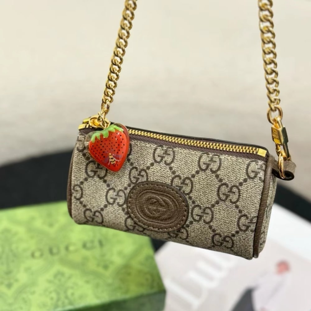 Gucci Double G Coin Purse Strawberry Wallet Beige 13Cm
