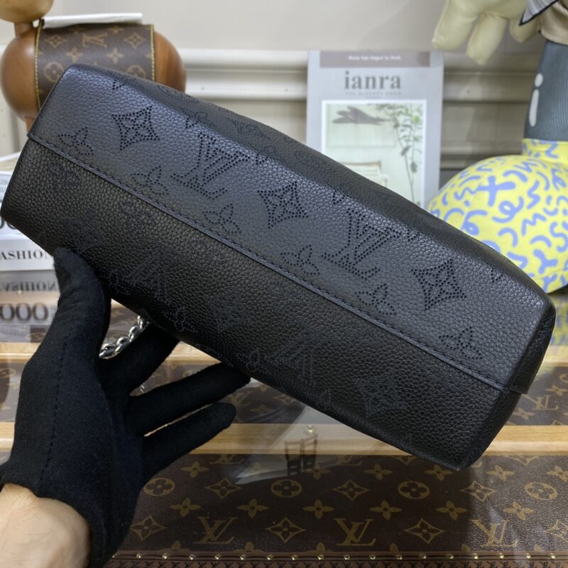 Replica Louis Vuitton Why Knot Black