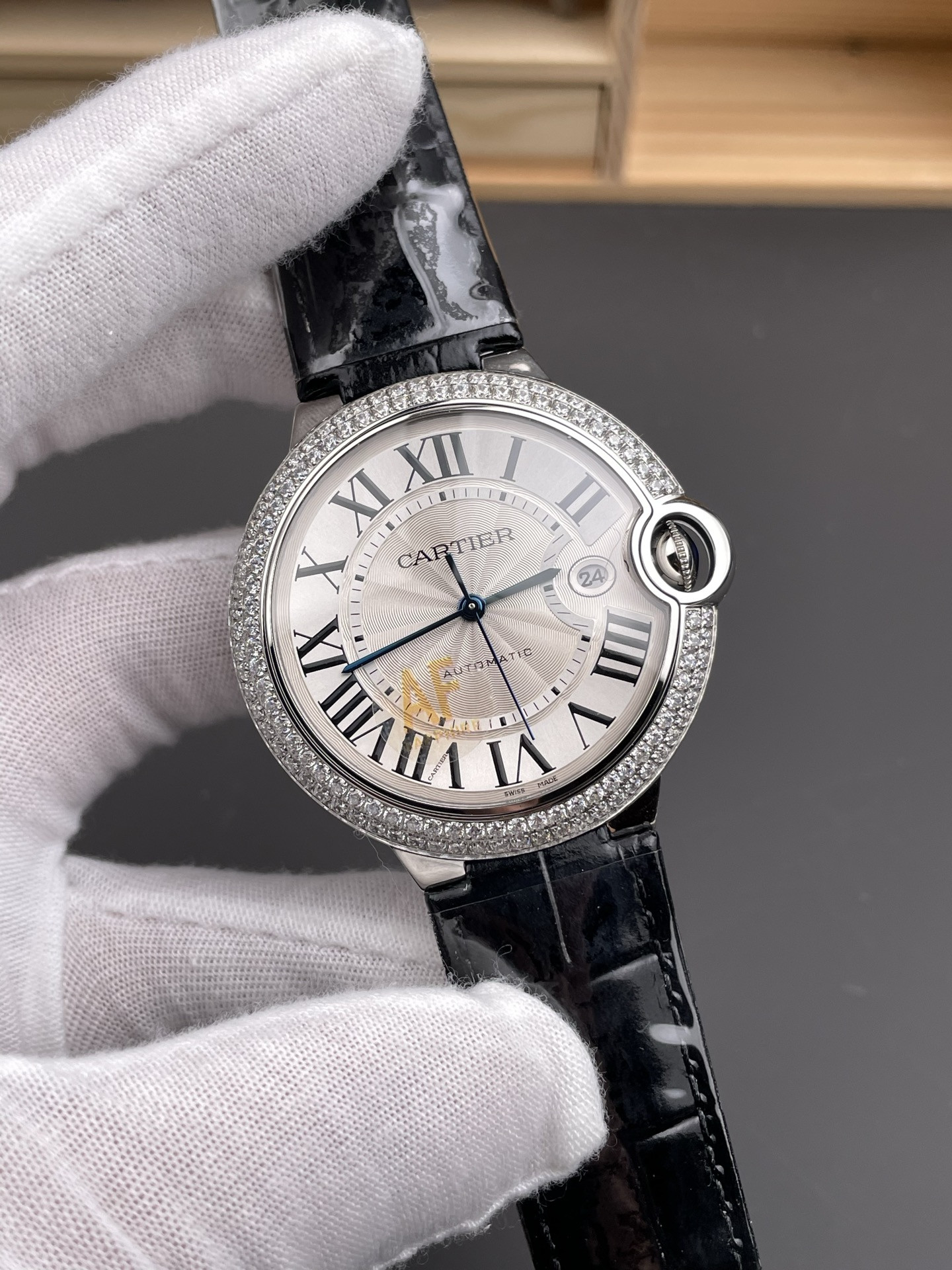 Ballon Bleu Double Row Diamond Bezel