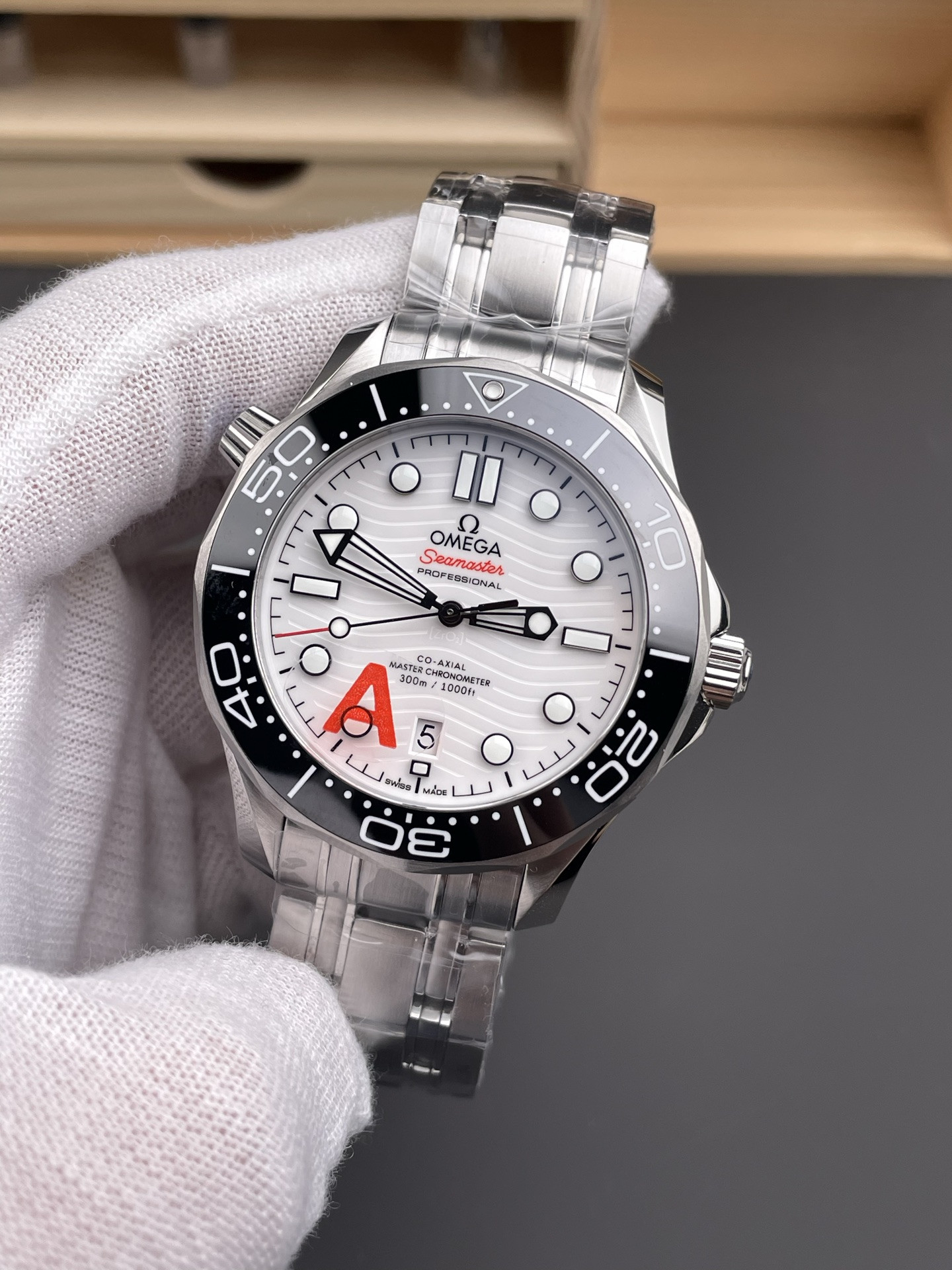 Seamaster 300 White V4 Version