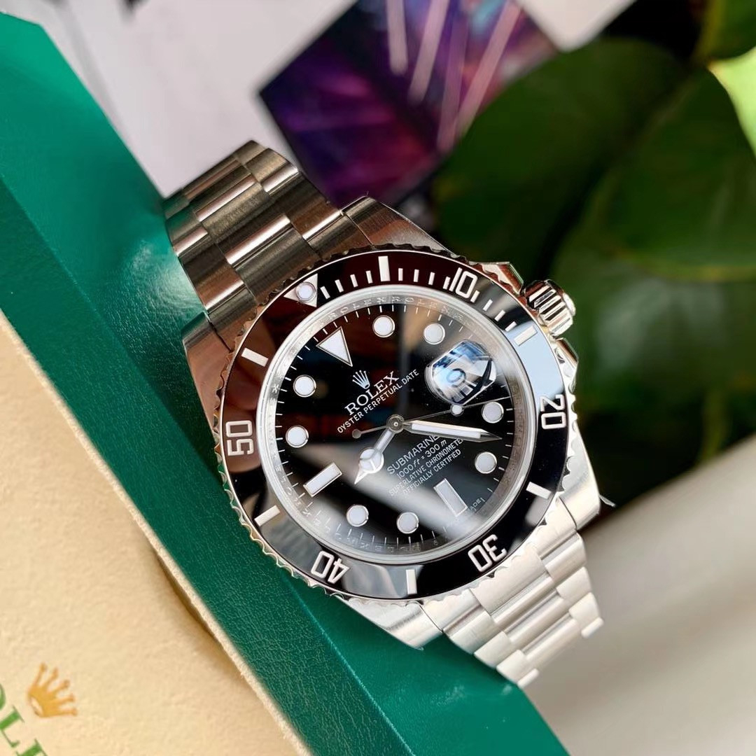 Rolex Submariner Hulk Bezel Steel Mens Watch 116610LV/116610LN