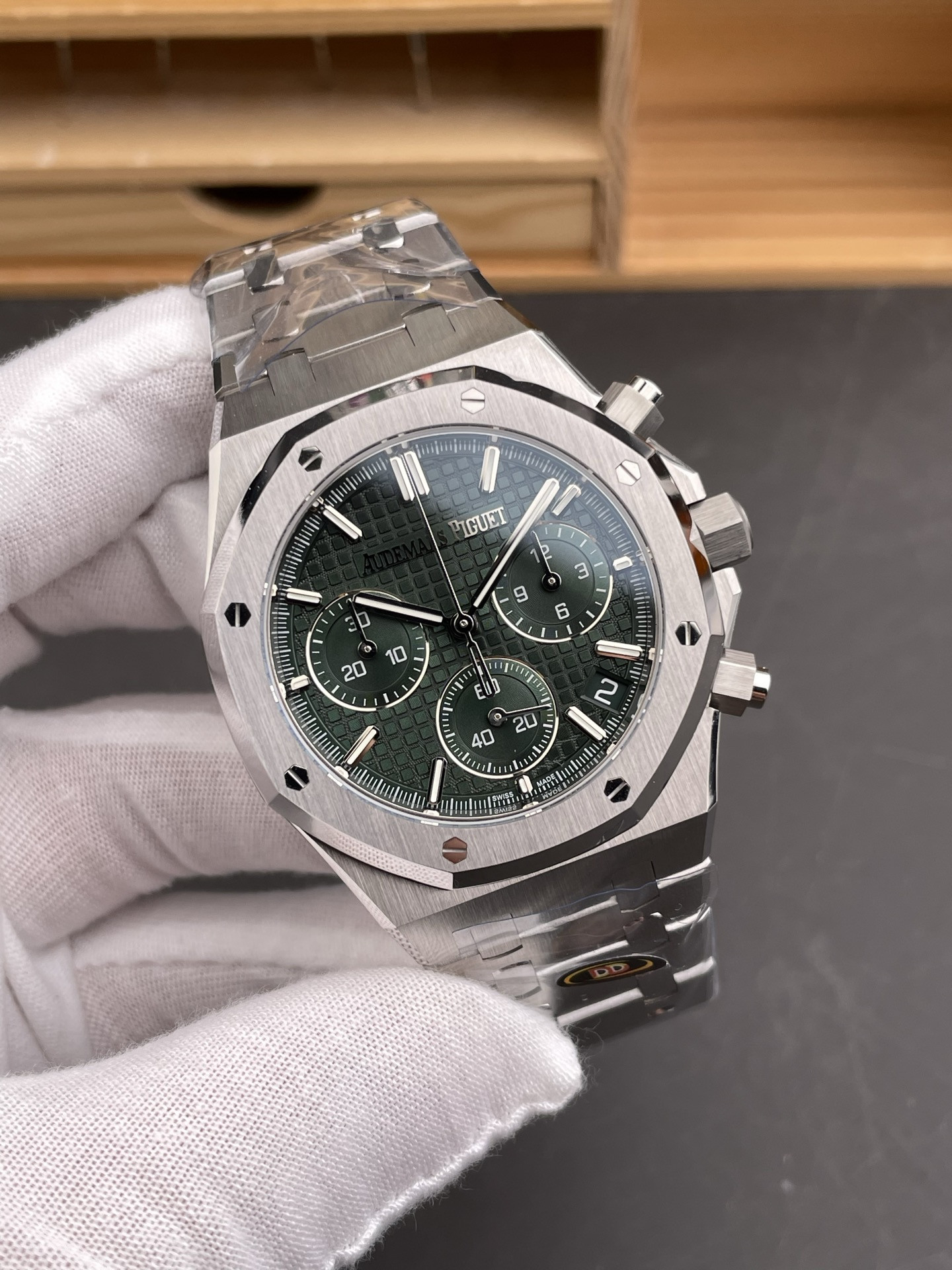 Royal Oak 26240 Green Dial