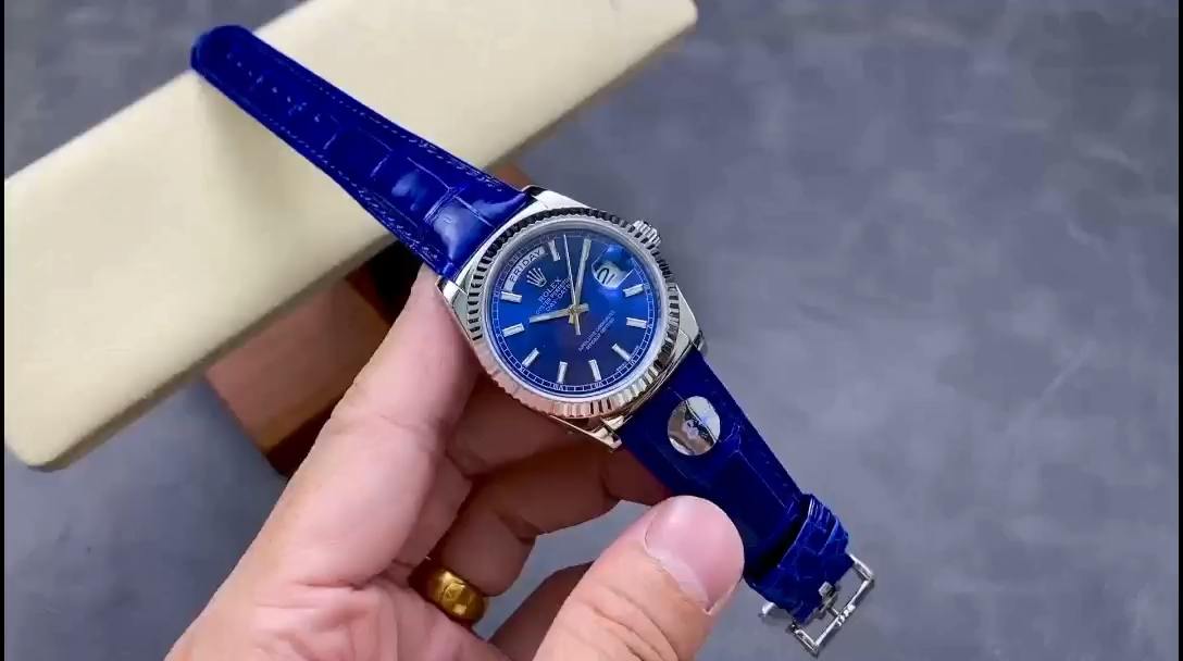Rolex Day Date 36mm White Gold Fluted Bezel 118139 0004 Blue Index