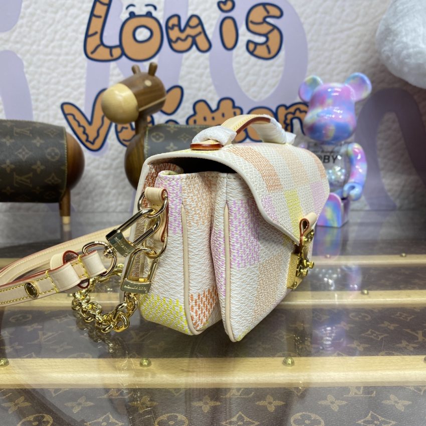 Replica Louis Vuitton Pochette Metis East West Pink Grid