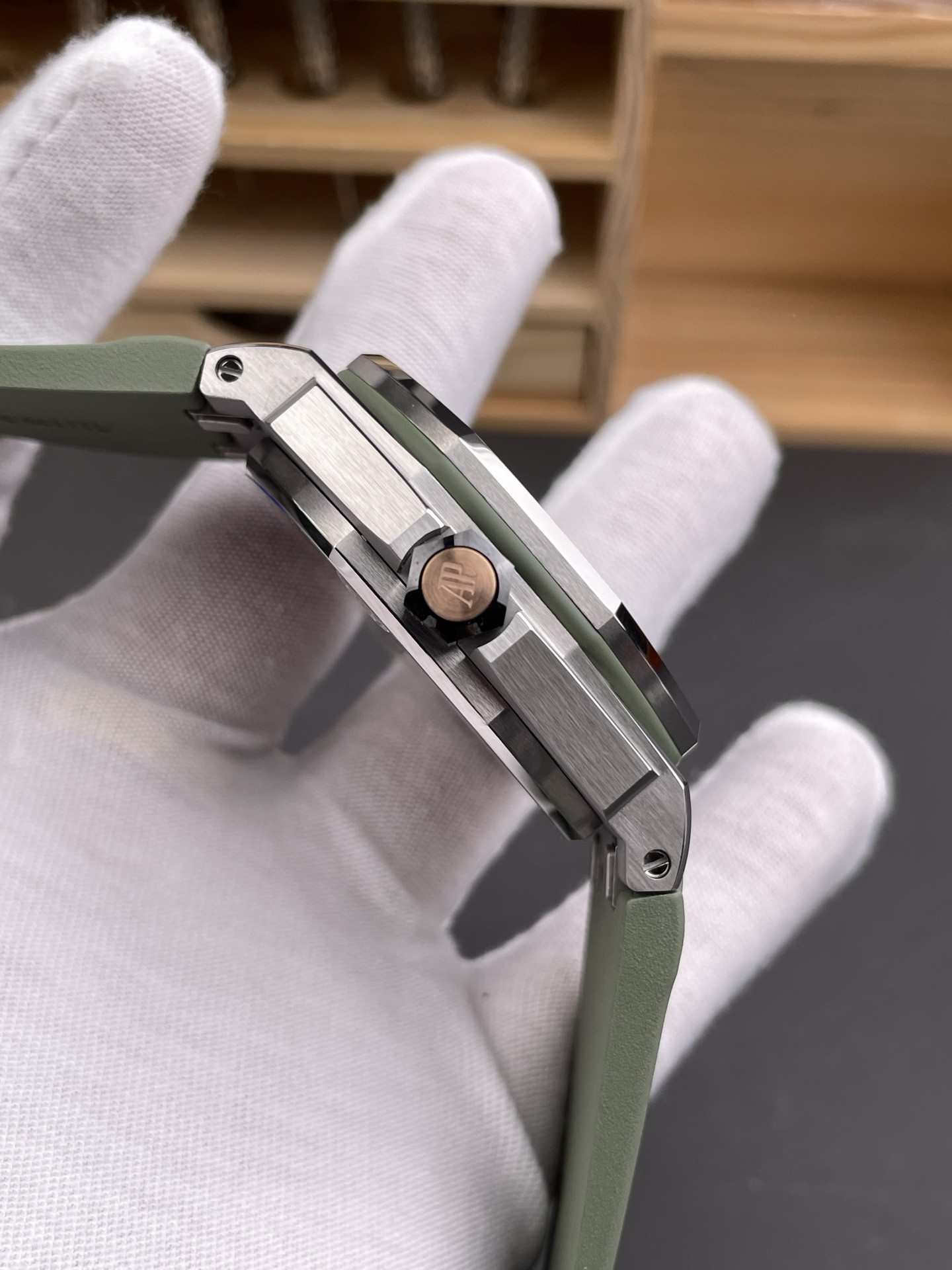 Royal Oak 15720 Avocado Green Dial