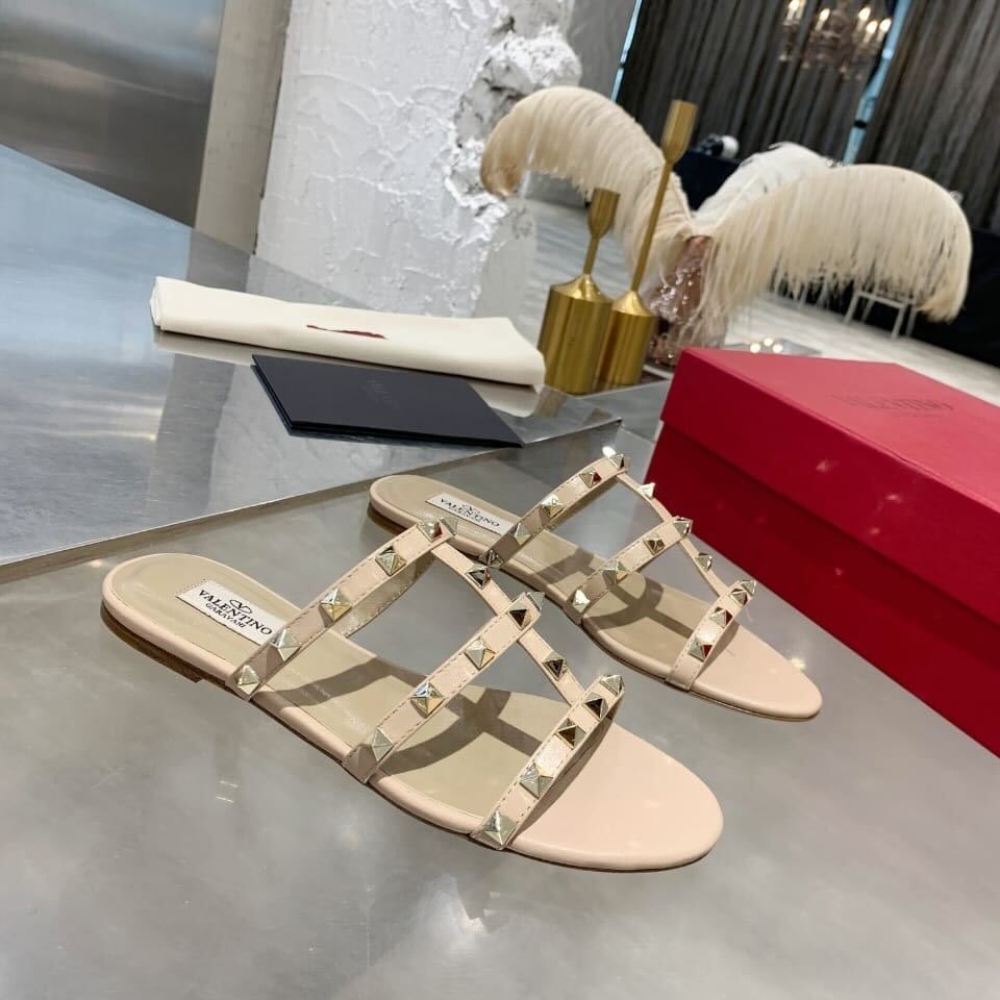 Valentino Garavani Rockstud Flat Slide Sandal Beige 5W2S0C49Vod P45