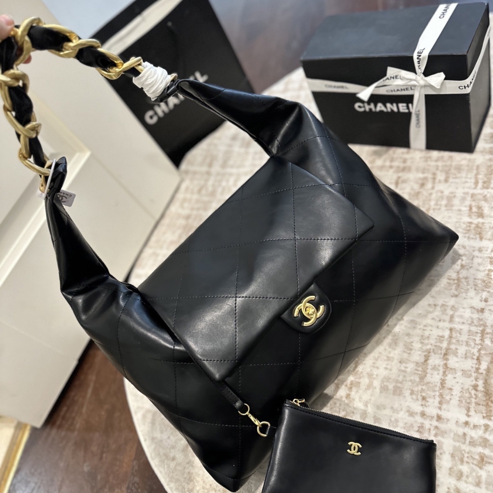 Chanel Maxi Hobo Bag Black Leather 43Cm AS5839 B22140 94305