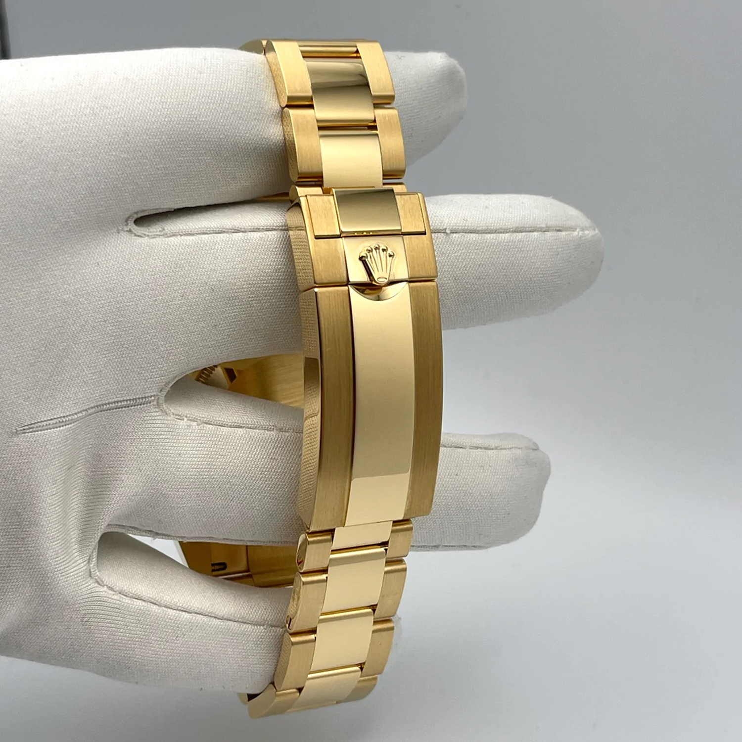 Rolex Submariner Date Oyster 18k Yellow Gold 41mm 126618LB-0002 Unworn