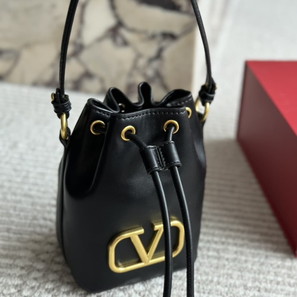 Valentino Mini Vlogo Signature Bucket Bag In Nappa Leather Black 22Cm 5W2P0Z44Vnl 0No