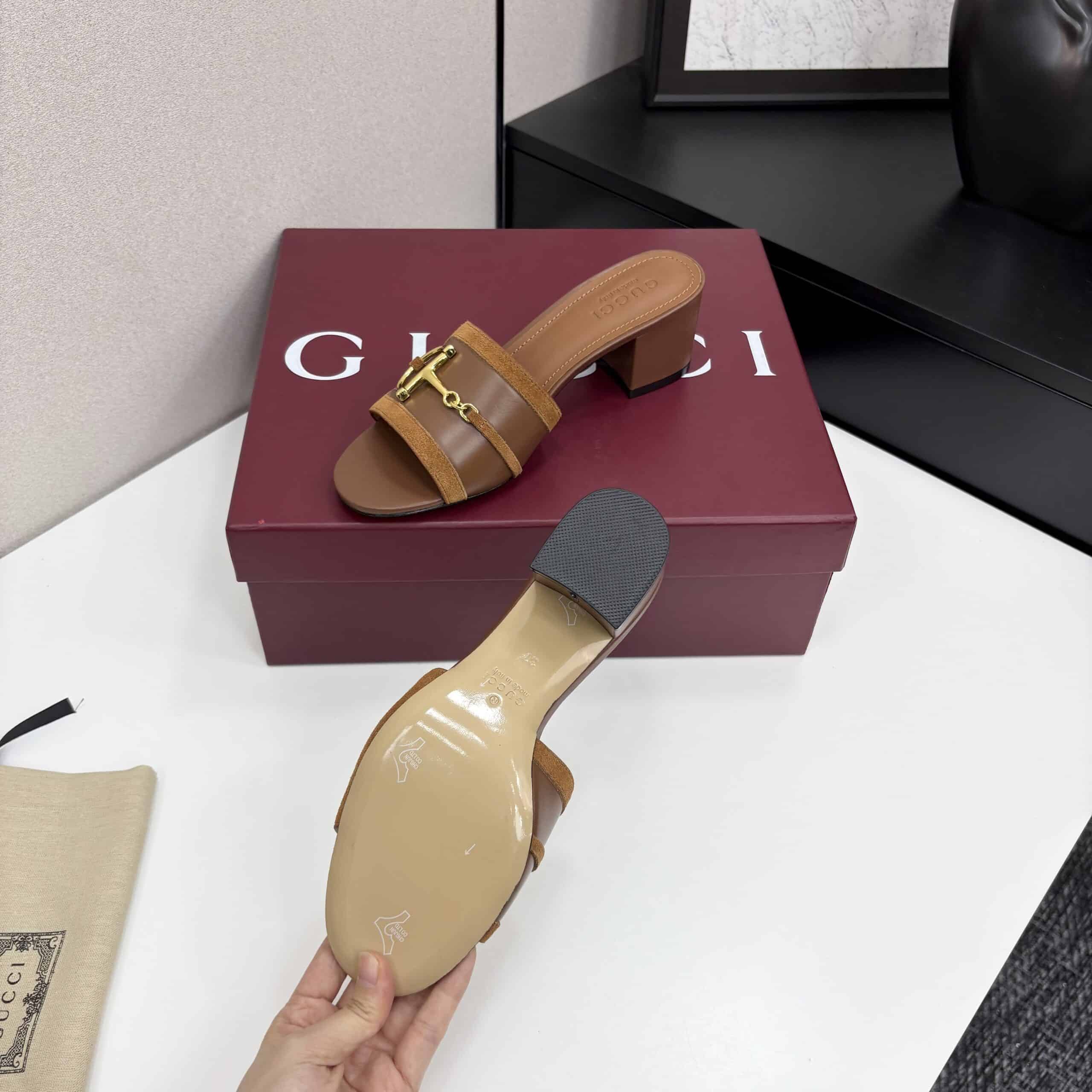 Gucci Women’s Slide Sandal With Horsebit Light Brown ‎834421 Aaexm 2718