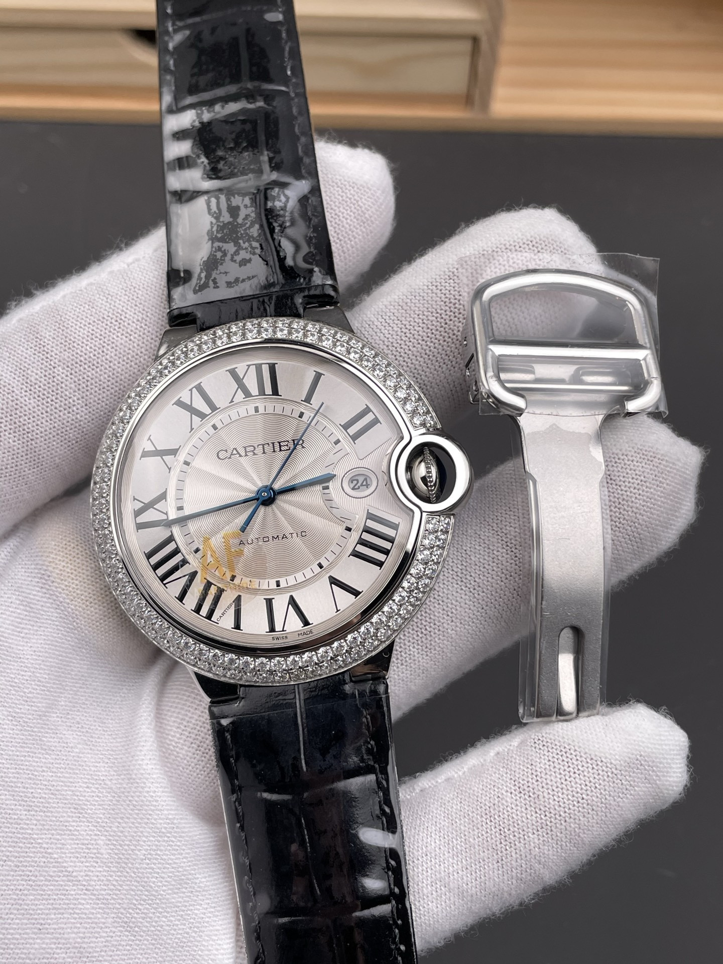 Ballon Bleu Double Row Diamond Bezel