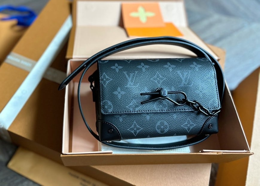 Louis Vuitton Steamer Wearable Wallet Black 18Cm M81783