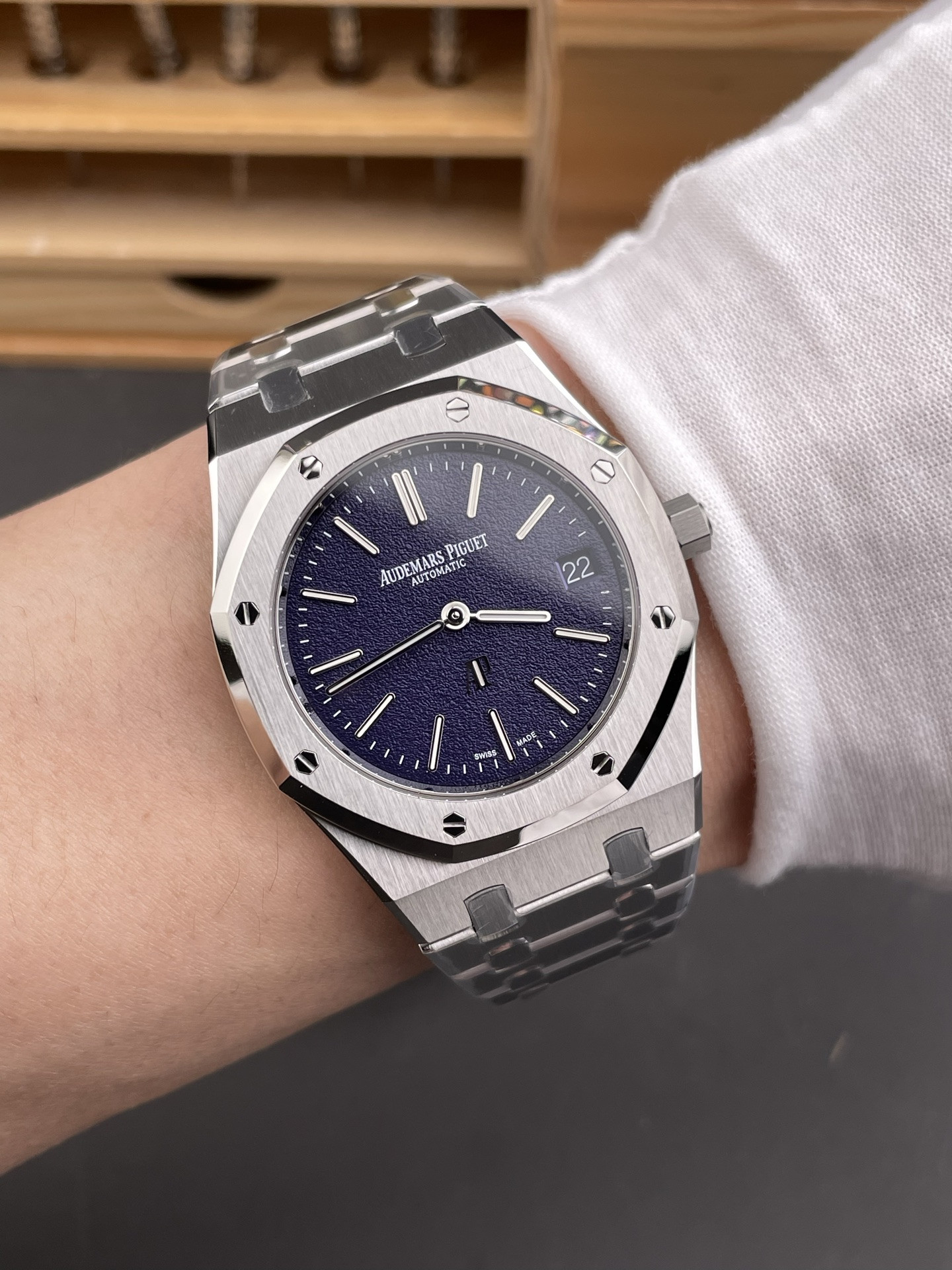 Royal Oak 16202 Starry Blue Grained Dial