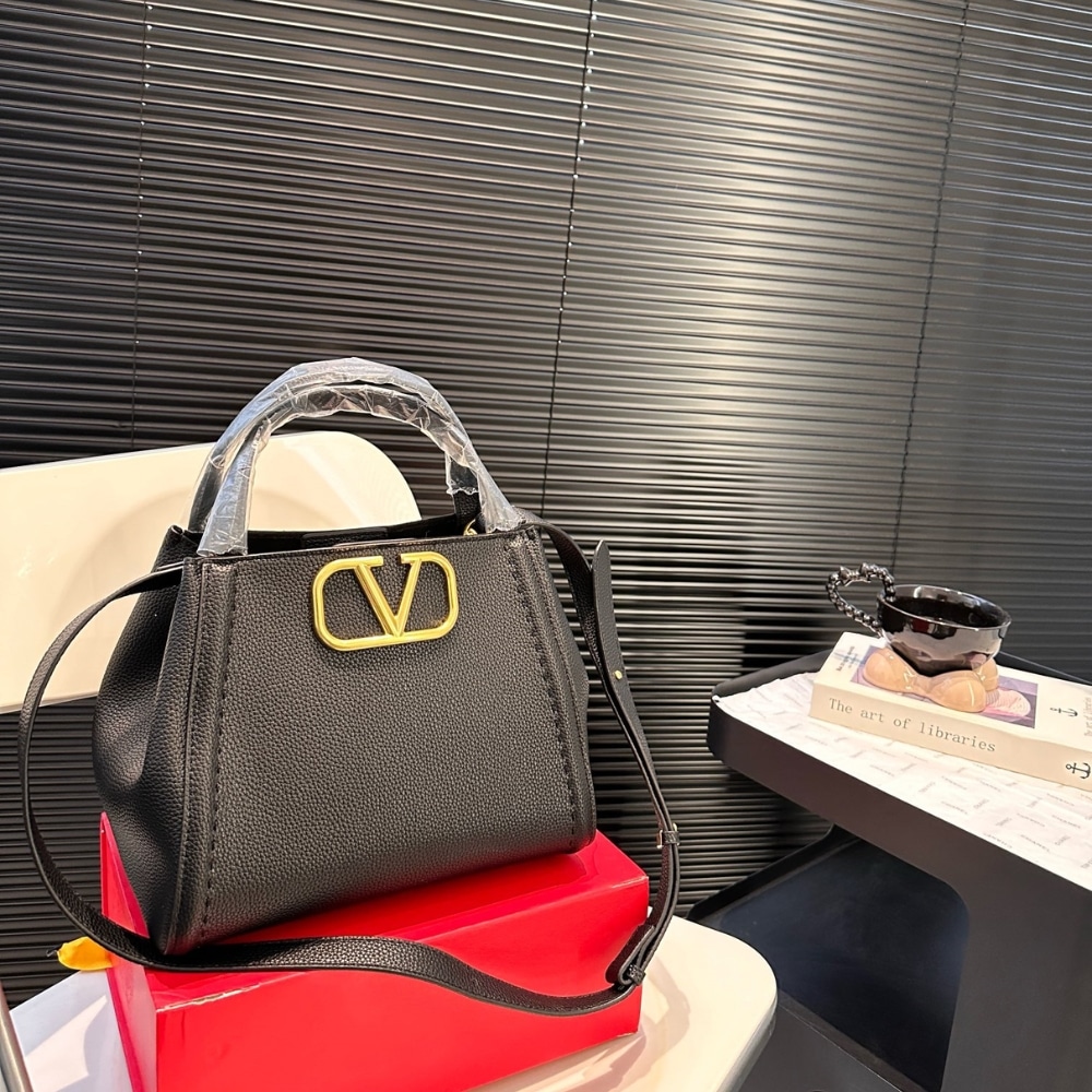 Valentino Garavani Alltime Handbag In Black 26Cm 5W2B0Q18Imz 0No