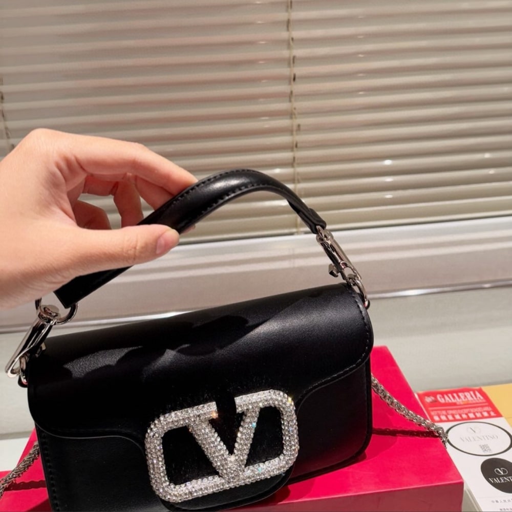 Valentino Garavani Locò Small Shoulder Bag With Jewel Logo Black 20Cm 7W2B0K53CWR 249