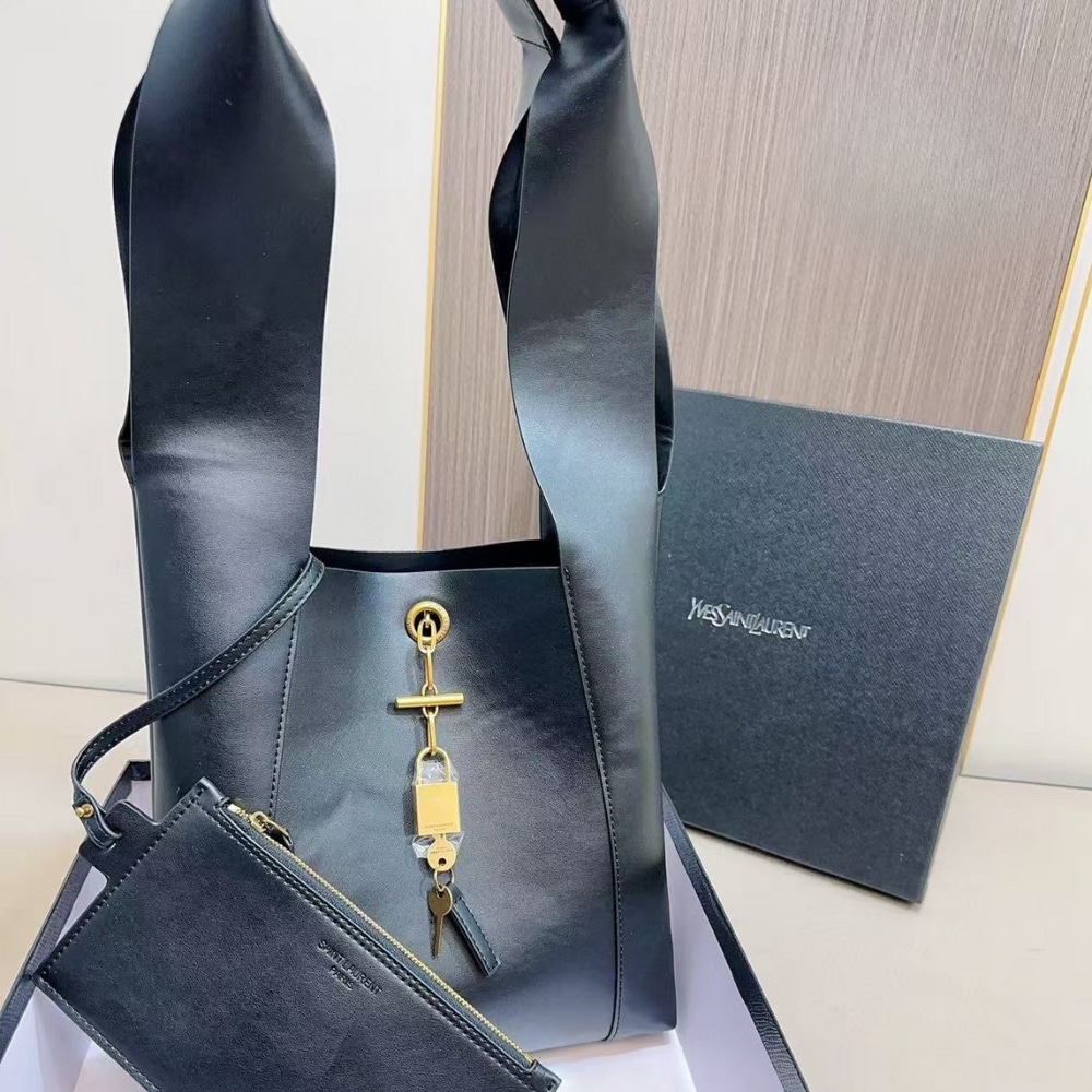 Saint Laurent Leather Shoulder Bag With Padlock Detail Black 27Cm