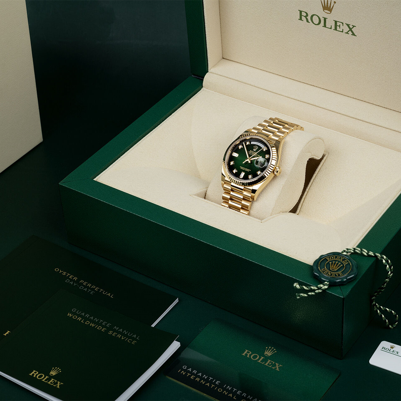 Rolex Day-Date 40mm Green Ombre Diamond Dial Yellow Gold President Automatic Men&rsquo;s Watch 128238