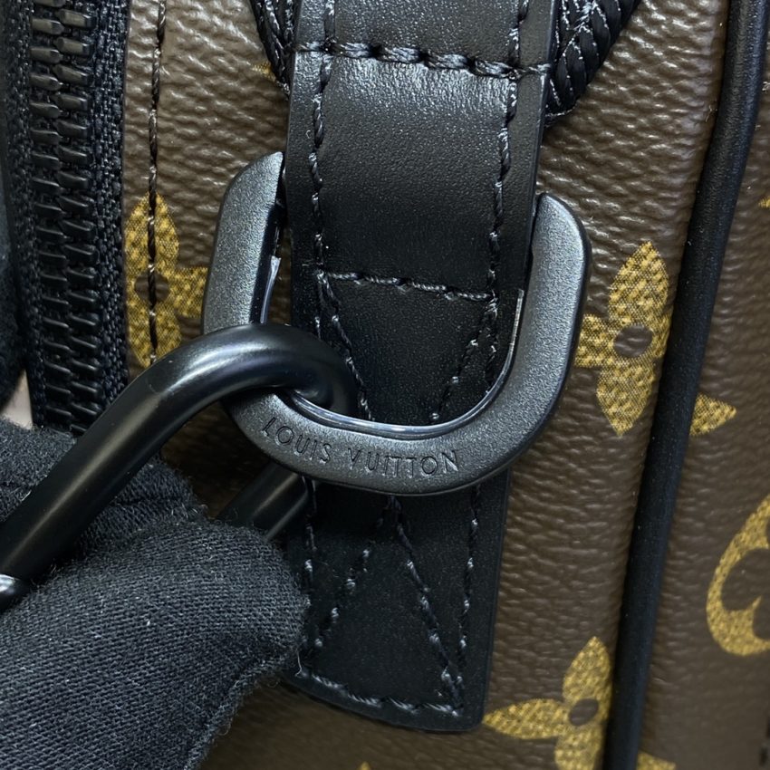 Replica Louis Vuitton Quest Messenger
